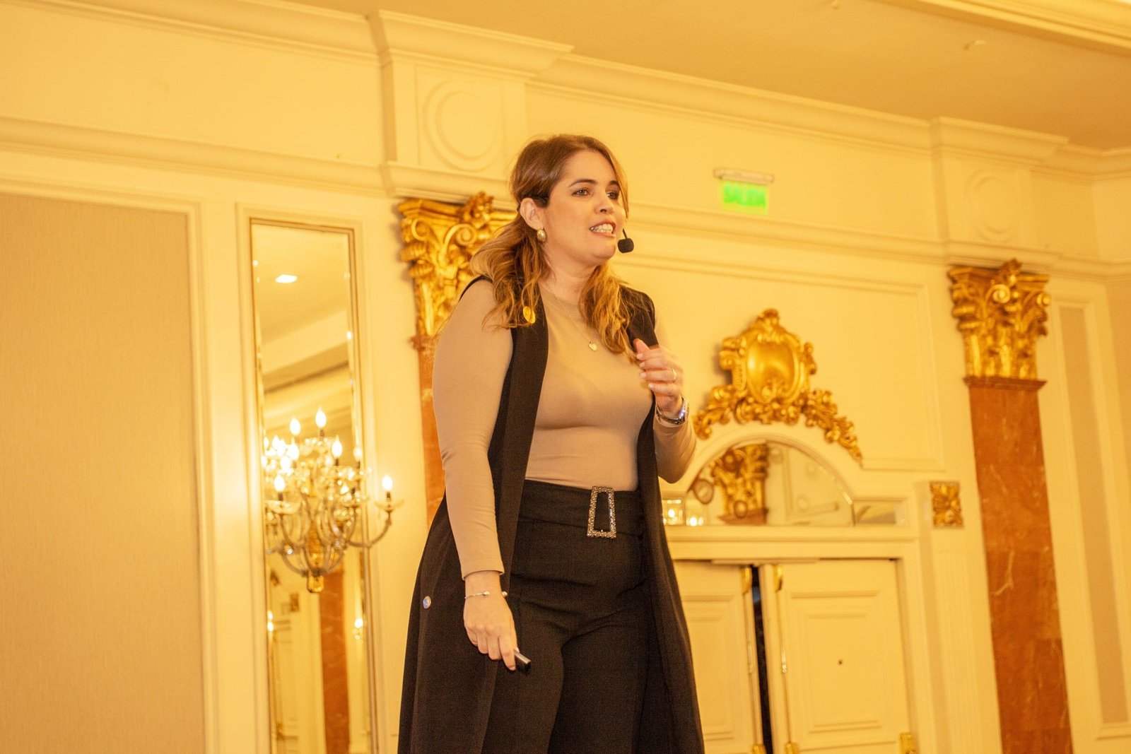 Ponente durante un seminario de la Cumbre